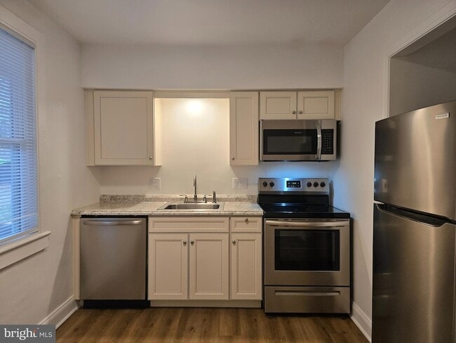 Photo - 735 S Kent St