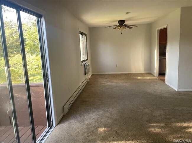 Building Photo - 32 Scarborough Ln Unit D