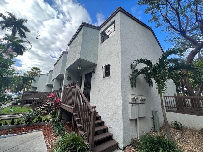 Photo - 1901 NW S River Dr