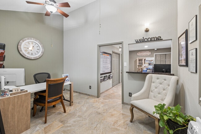 Photo - Sierra Carmichael Apartments