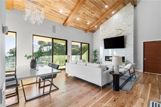 Photo - 8566 Hollywood Blvd