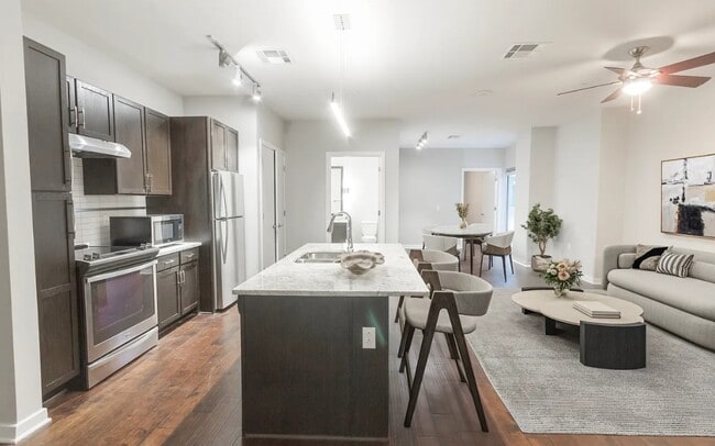 Building Photo - Remi Downtown