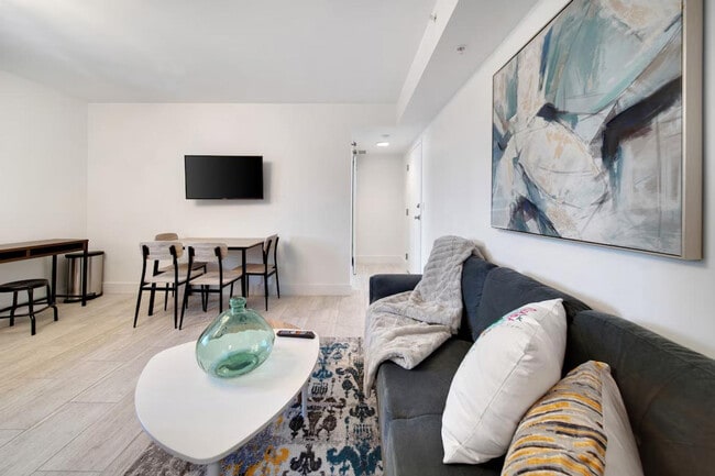 Building Photo - 1302 SW 22nd Ave Unit ID1388878P