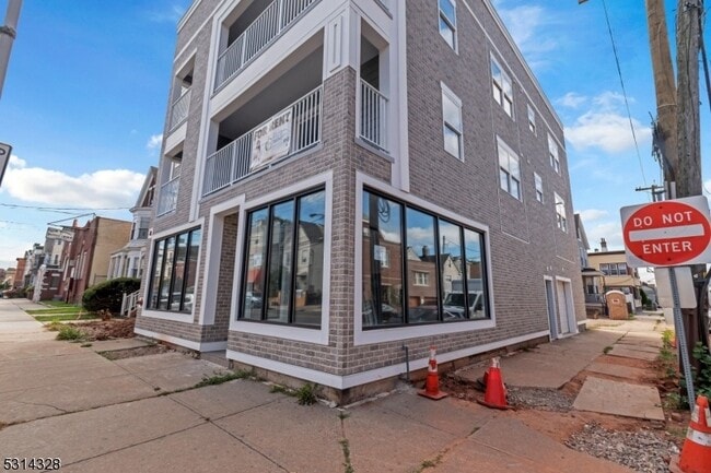 Photo - 862 E Jersey St Unit 5