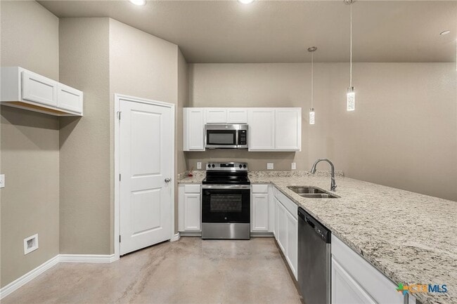 Photo - 408 W Avenue C