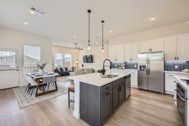 Photo - 201 Lily Pad Dr