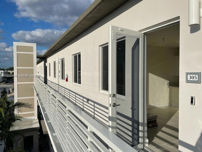 Building Photo - 6453 NW 102nd Path Unit 305