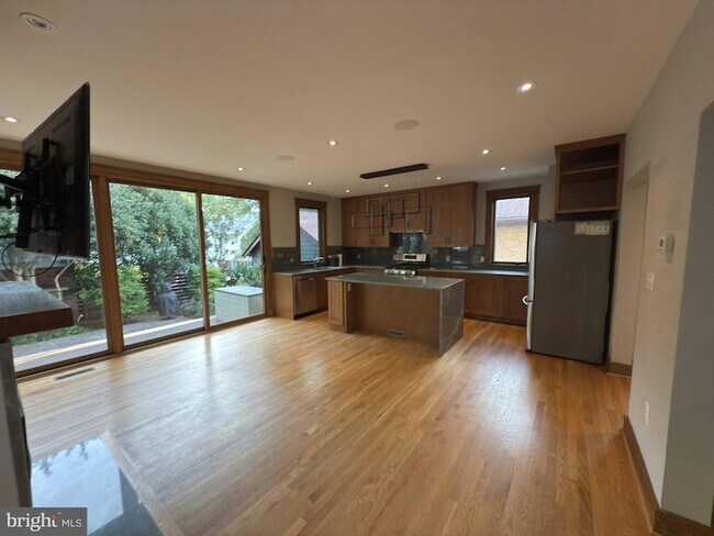 Photo - 807 Richmond Ave