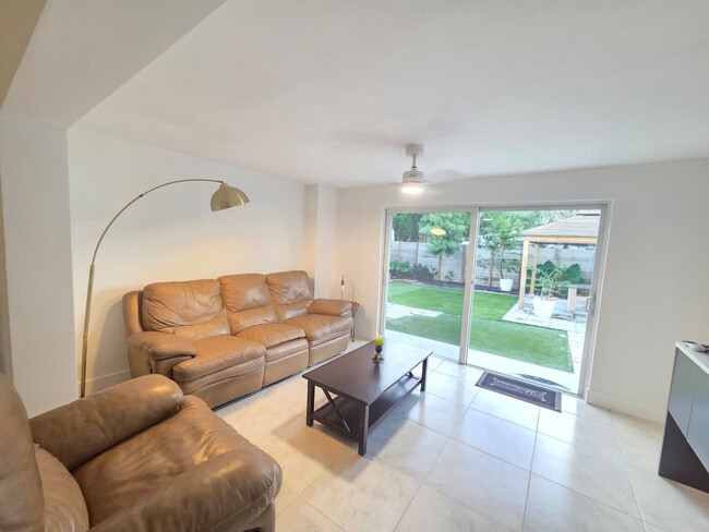 Photo - 806 NE 4th St Unit ID1336776P