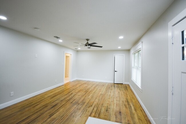 Photo - 722 E Strong Pkwy