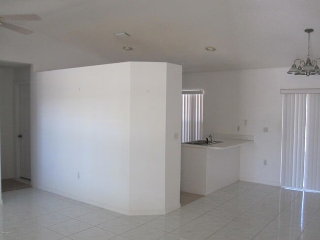 Photo - 171 Americana Blvd NE