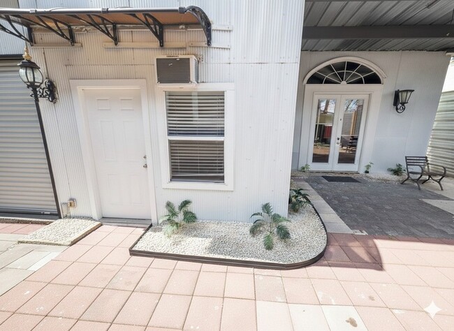 Building Photo - 9954 Genard Rd