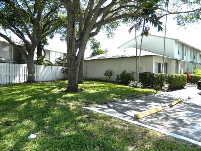 Building Photo - 899 Crystal Lake Dr