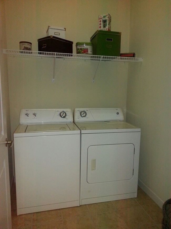 Full size washer dryer - no Manayunk laundromat - The Glen at Shawmont Station