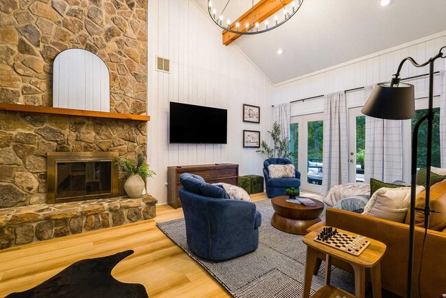 Building Photo - 2420 Hopkins Dr Unit ID1292577P