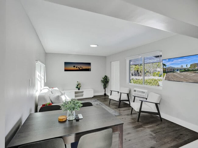 Building Photo - 3204 NE 9th St Unit SI ID1503954P