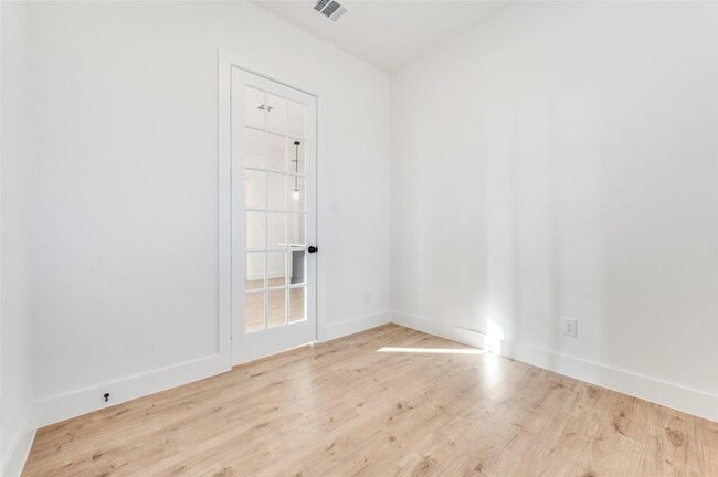 Photo - 4417 Cave Spgs St