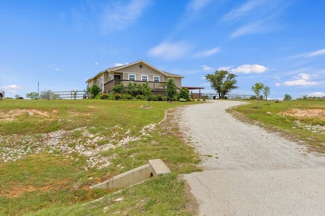 Photo - 153 McCrae Ln
