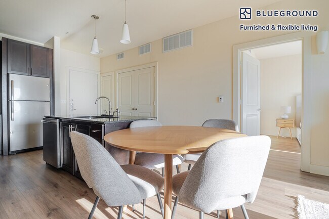 Photo - 3100 Esperanza Crossing Unit FL6-ID351