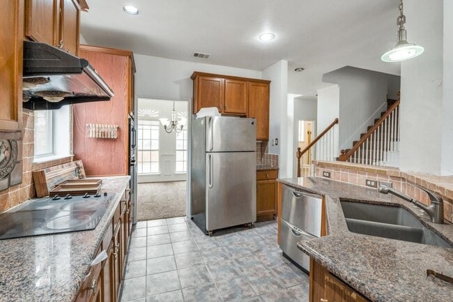 Photo - 413 Majesty Dr