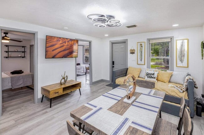 Building Photo - 1629 N Goldenrod Rd Unit ID1094202P