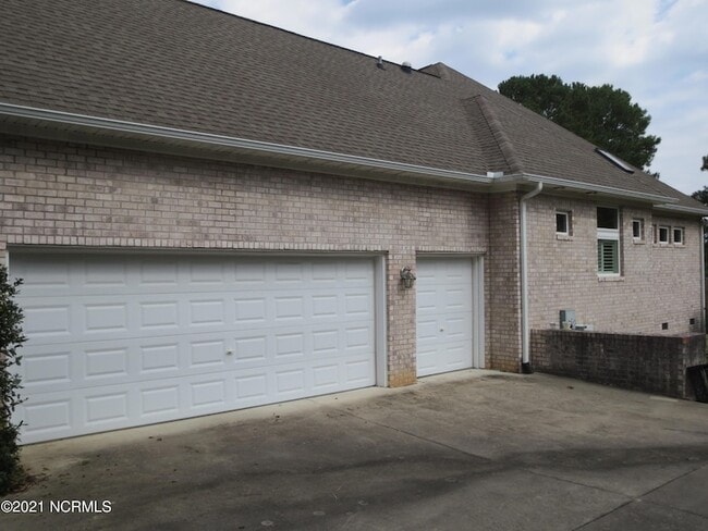 Photo - 8 Country Club Blvd