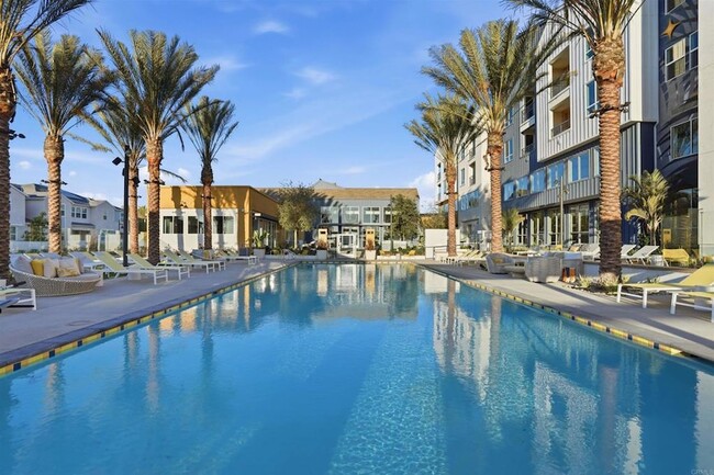 Building Photo - 6020 Moonglow Dr Unit 5-113