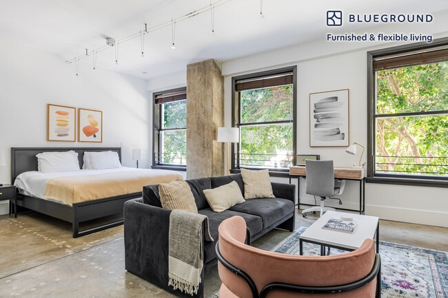 Building Photo - 810 S Spring St Unit FL2-ID1424