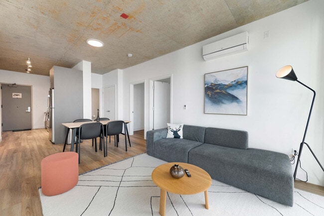 Building Photo - 853 W Blackhawk St Unit ID1243853P