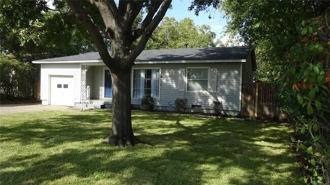 Photo - 2211 Muret St