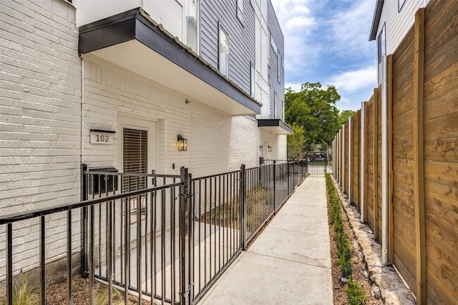 Photo - 5633 Live Oak St Unit 102