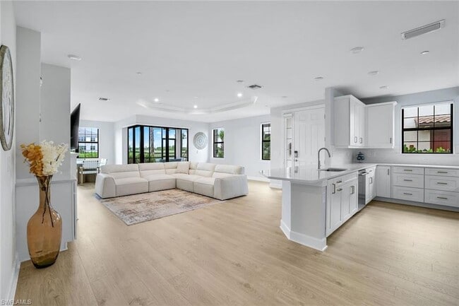 Photo - 15336 Lucerna St