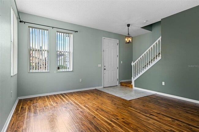 Photo - 305 Roseling Crossing