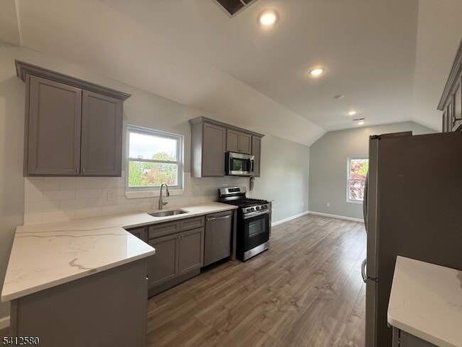 Photo - 190 E Lindsley Rd