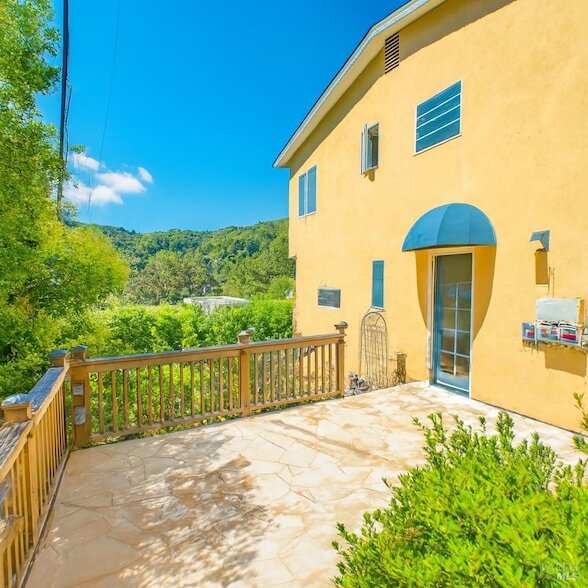 Building Photo - 34 Sunrise Ave Unit B