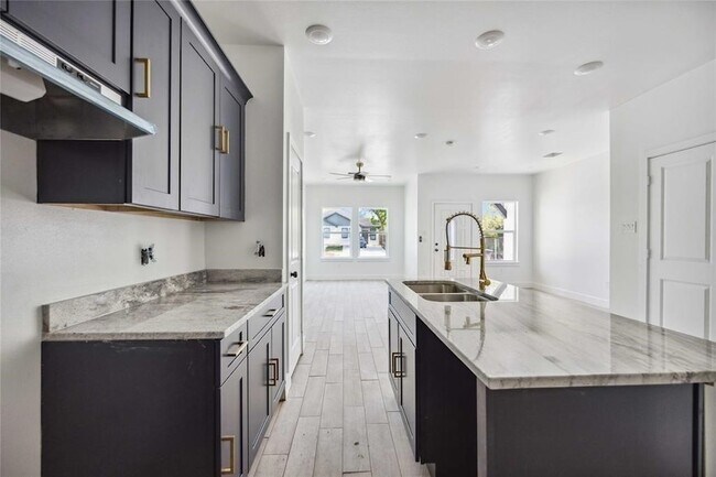 Photo - 5122 Southwind St Unit B