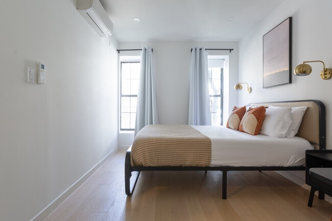 Photo - 131 Greenpoint Ave Unit ID1013714P