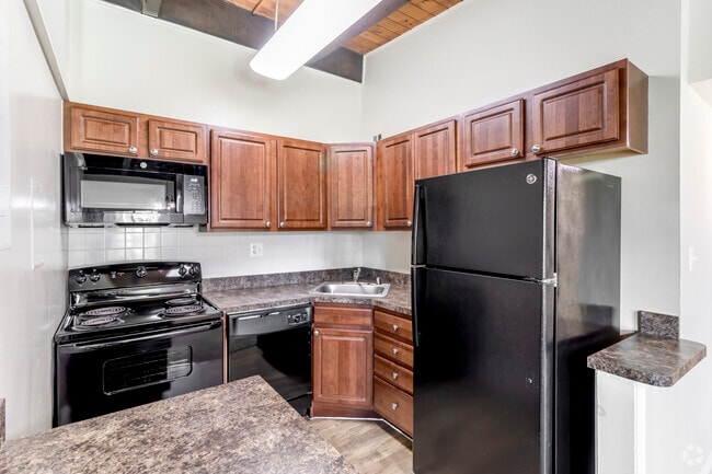 1 BR, 1 BA - 650 SF - Glenmont Forest