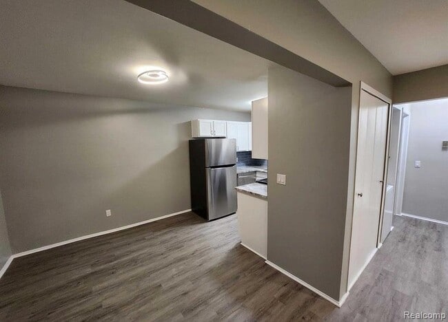 Photo - 2445 Torquay Ave Unit 107