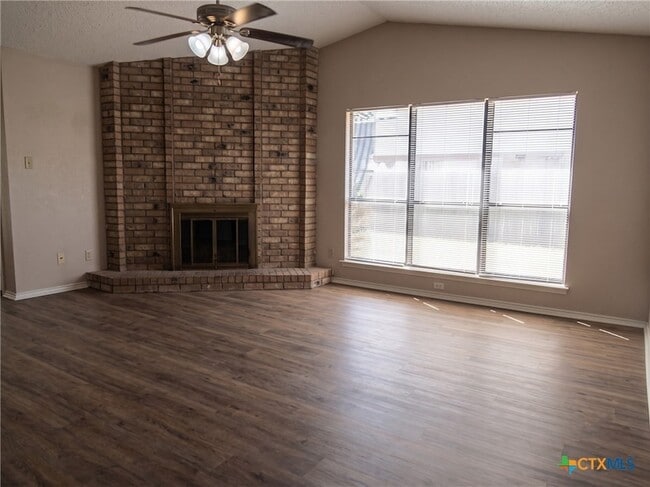 Photo - 1706 Wickfield Way