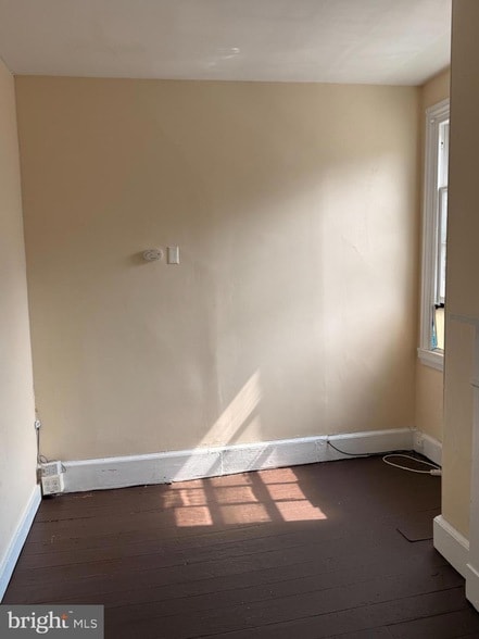 Photo - 105 W Broadway