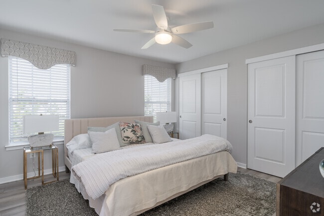 1 BR, 1BA - 880SF Bedroom - River Pointe