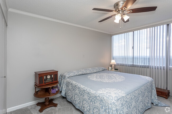 2BR, 2BA - Cambridge - 1,365 SF - The Lakewood House Apartments