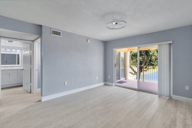 Photo - 1610 N 42ND Cir Unit 206