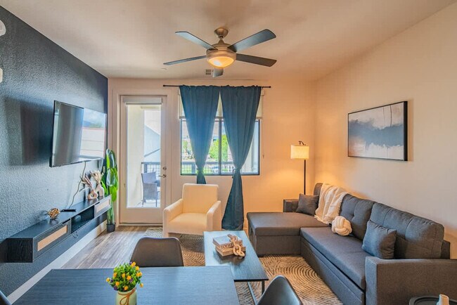 Building Photo - 15501 N Dial Blvd Unit ID1263143P