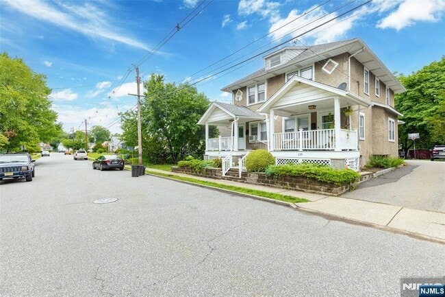 Photo - 139 Van Ave