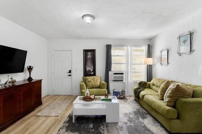 Photo - 680 SW 7th Ave Unit ID1239384P