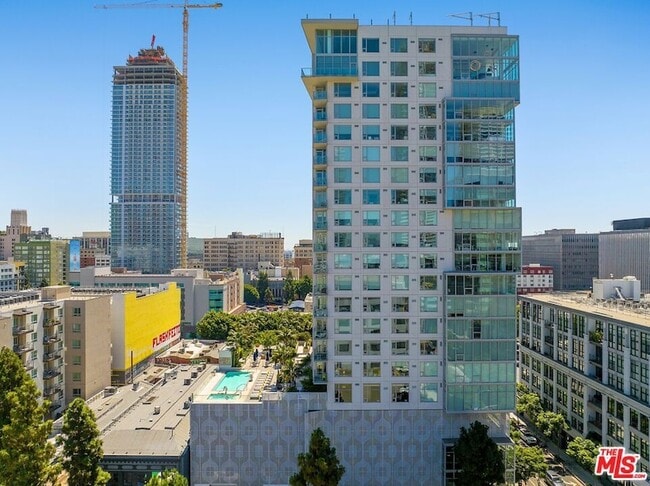 Building Photo - 1050 S Grand Ave