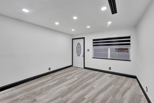 Photo - 5310 NW 16th St