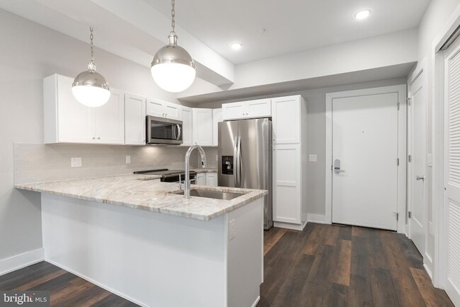 Building Photo - 45 W Haines St Unit 202